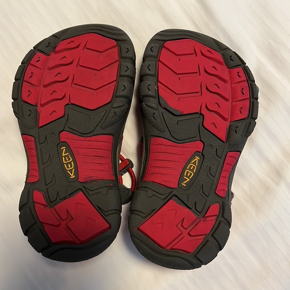 Waterproof Keen sandals - Picture 3 of 5